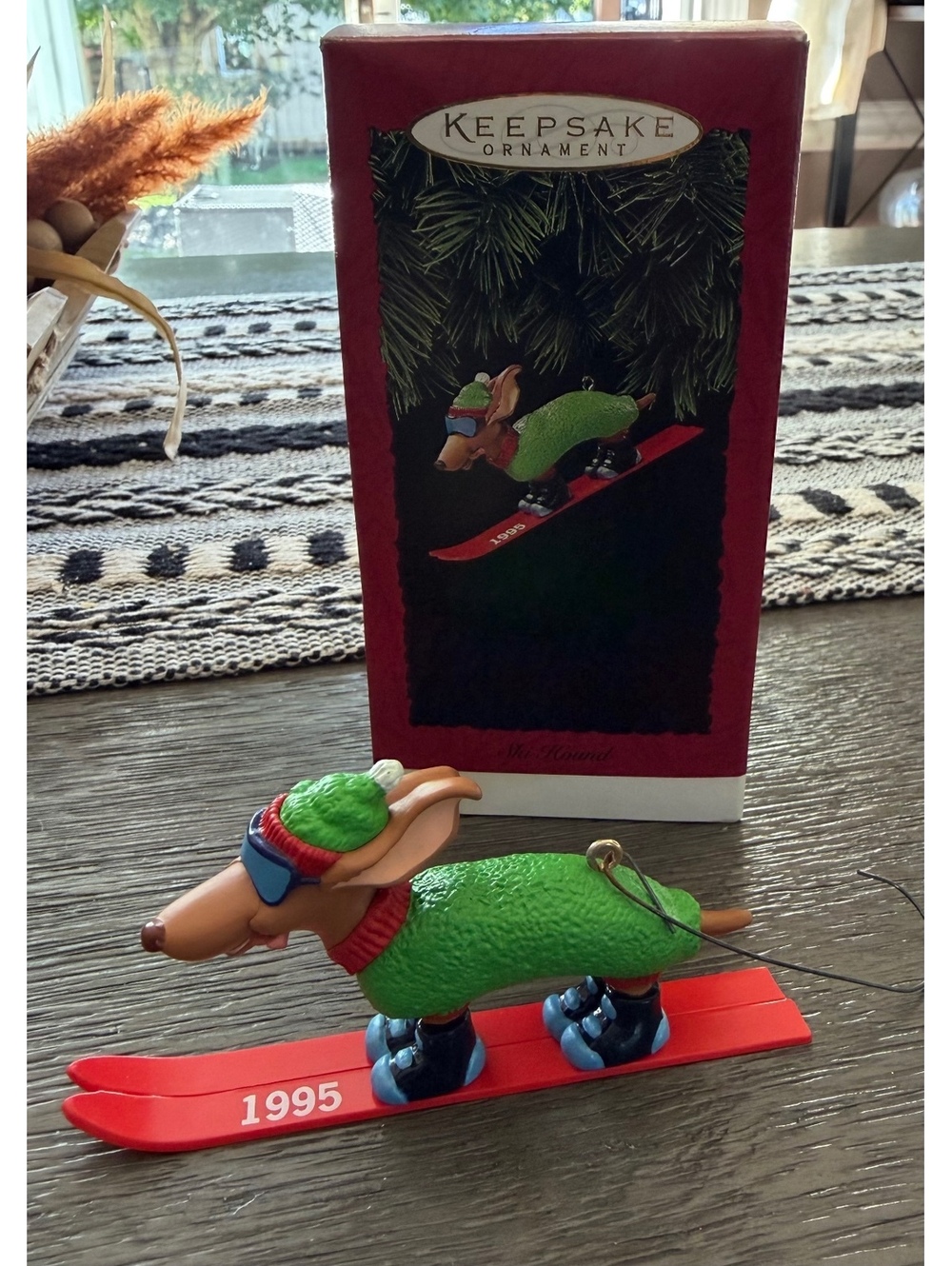 1995 Hallmark Keepsake Ornament Ski Hound Dachshund Dog Skis Mint Box Price Tab